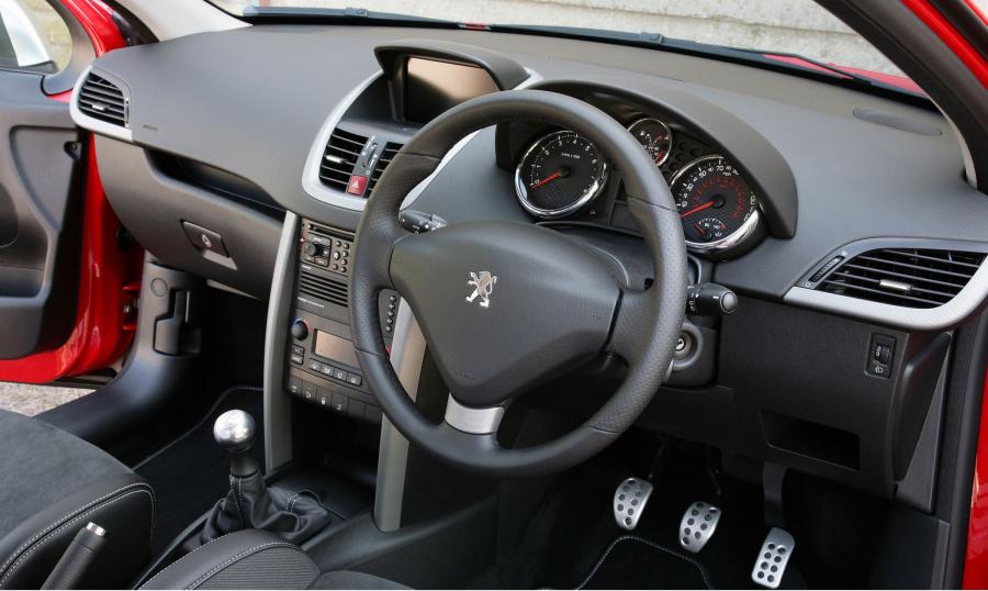  Peugeot 207 GTi THP 175 2008 года  (фото 8 из 49)